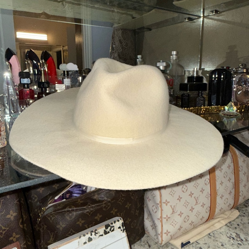 Stylish Cream Wide-Brim Hat
